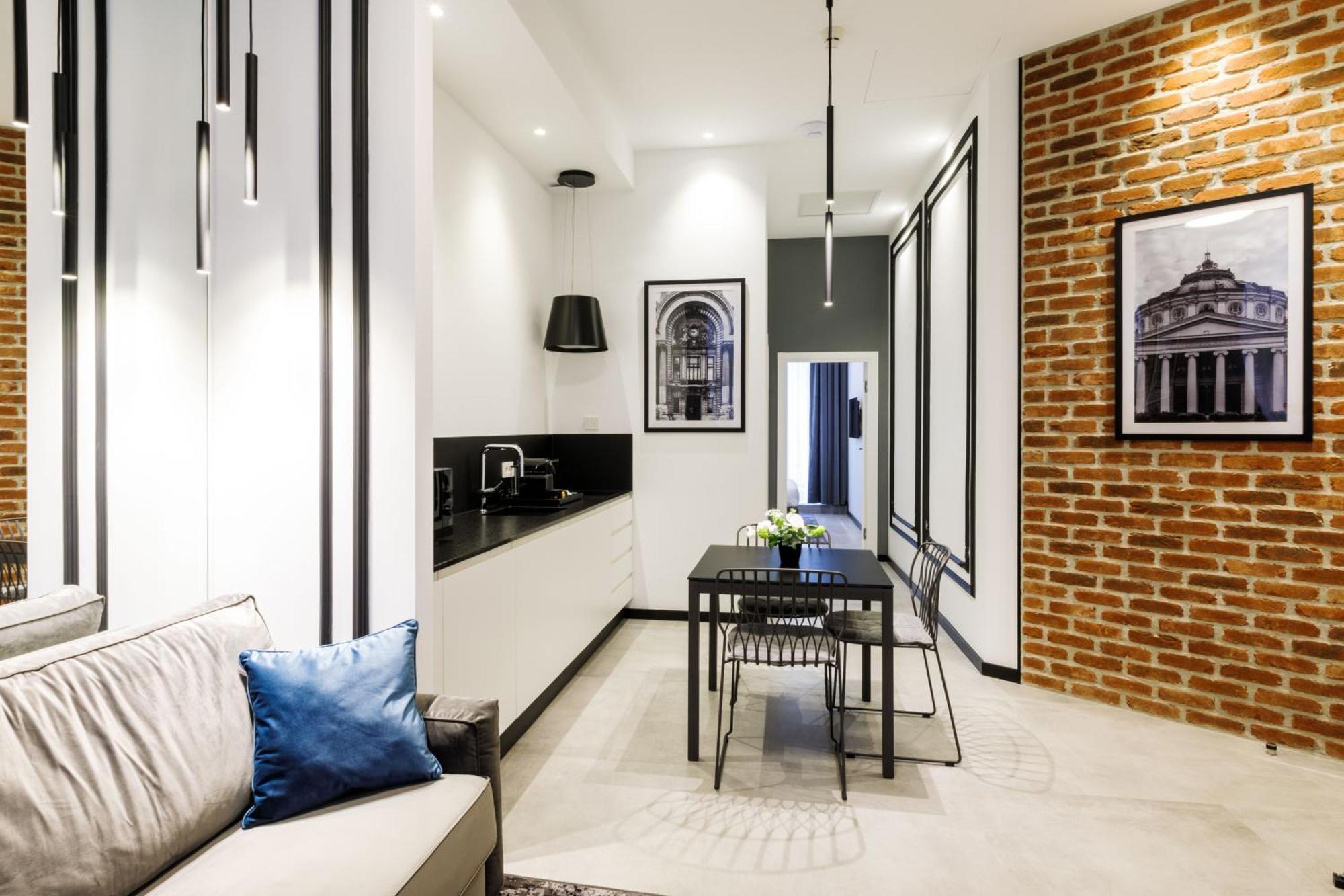 Premier Apartment Balcony on Lipscani Street,1592806623:JPEG