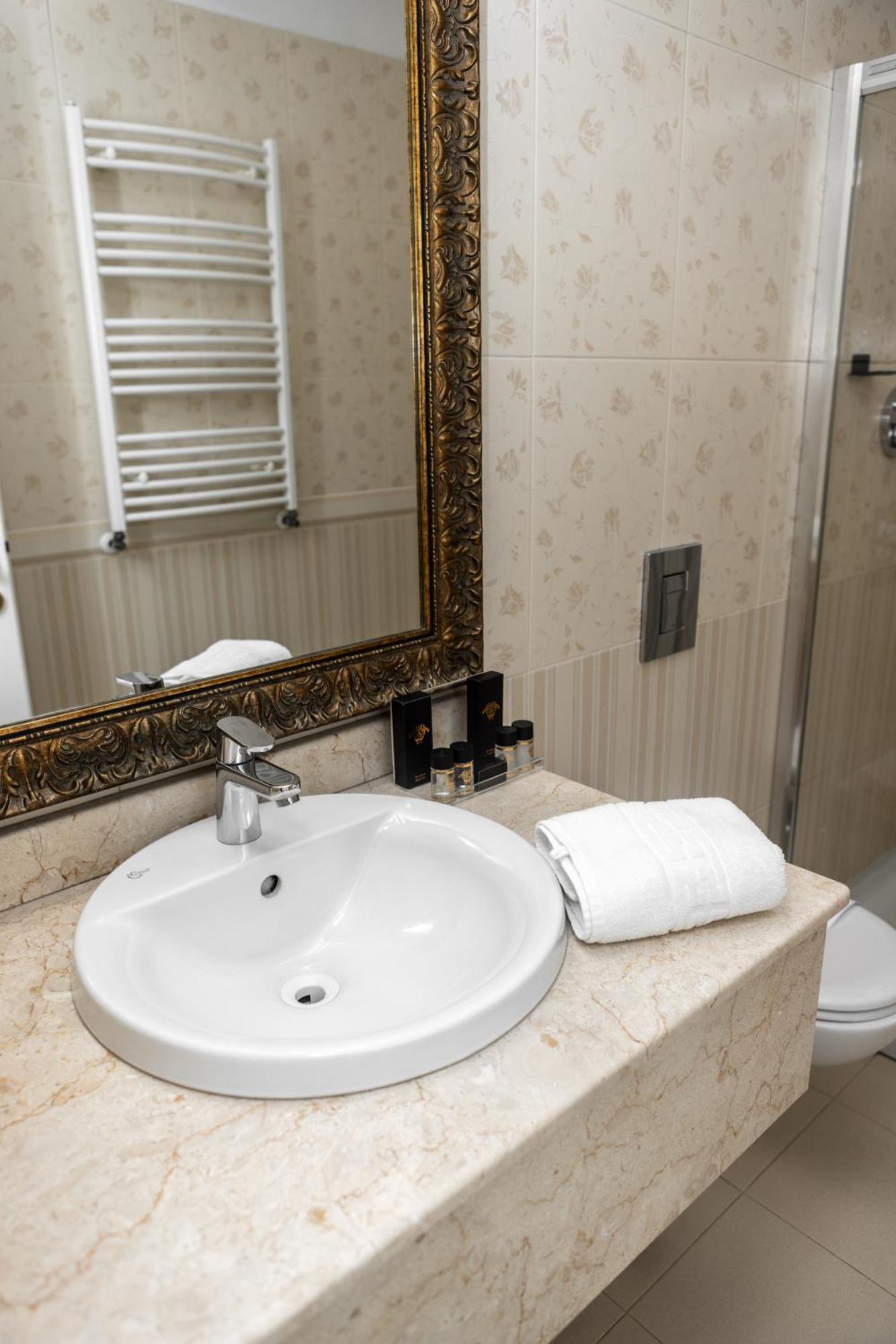 Superior Double Room,1655283503:JPEG