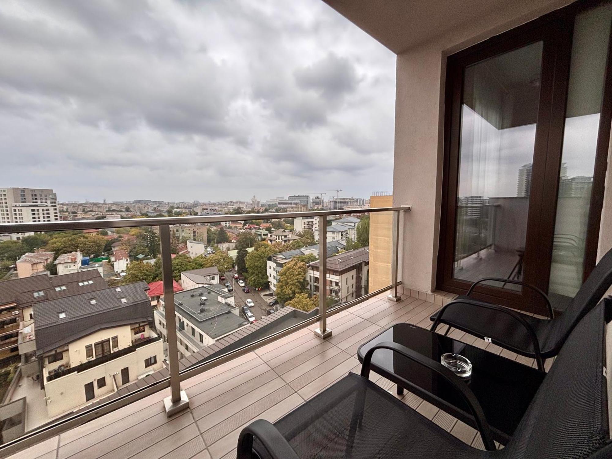 Apartament cu vedere la oraş
