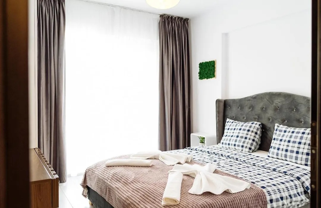 Cozy Special Pallady Apartament With Garden & Courtyard-1