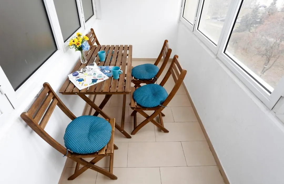 Lovely 2 Bedroom Apartment Near Old Town-1