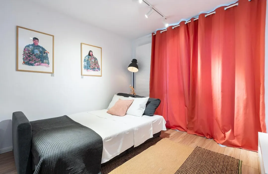 Spacious 2 Bdr Flat In The Old Town-1
