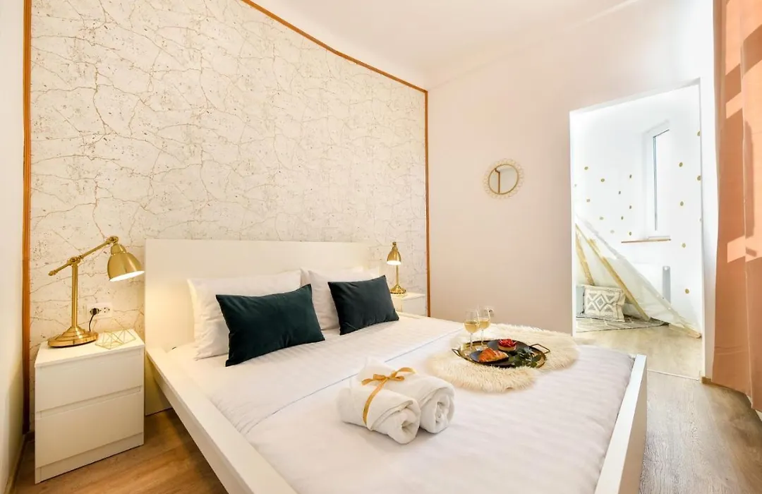 Cozy 1Br Escape - Apartment With Charming Balcony Near Universitate-1