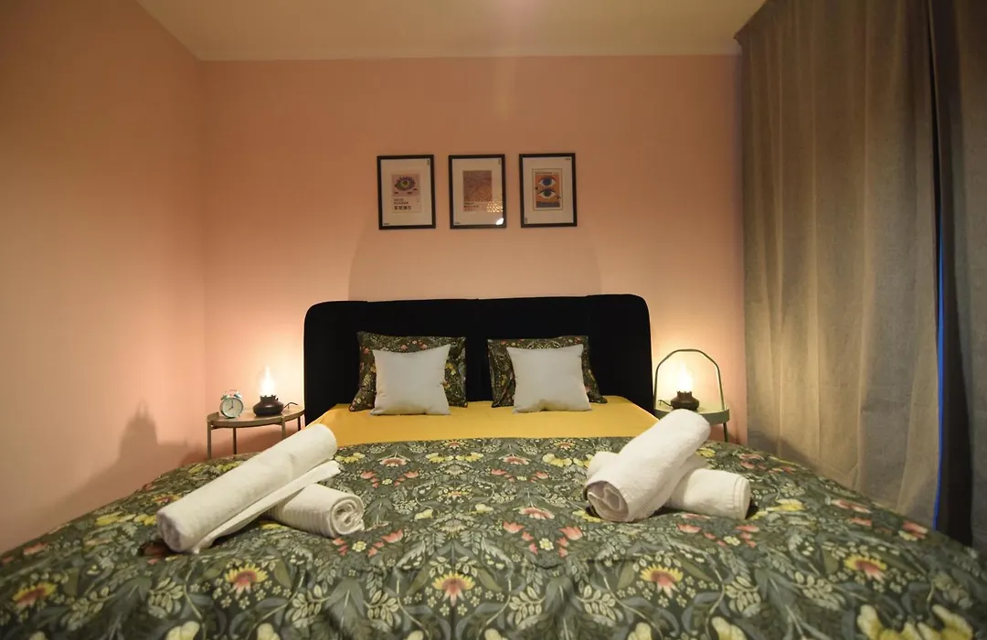 Stylish Apartment With Video Projector-1