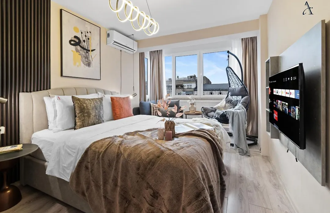 Penthouse Romana-1