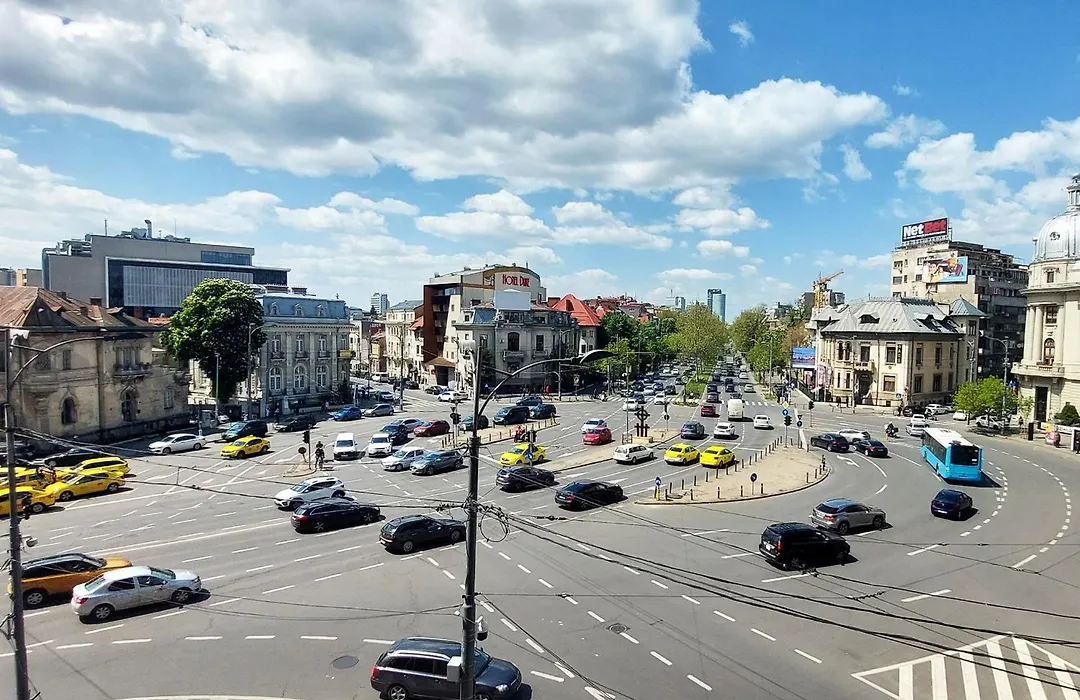 Modern Elegance In The Heart Of The City - Romana Square Apartments-1