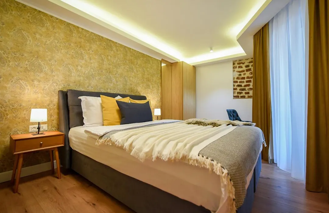 Home Away From Home - Modern & Cozy Apartments Near Vibrant Unirii Area-1