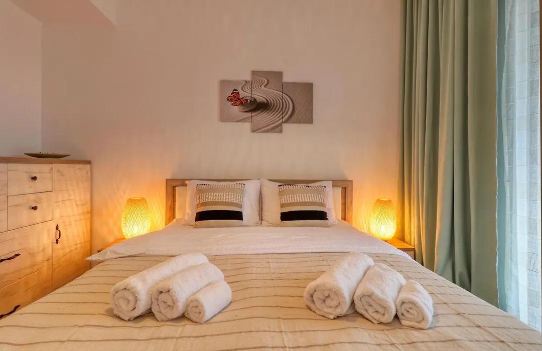 Relaxation Station - My Charming, Cosy&Inviting Apt - Smart Thermostat - Private Parking - Ior Park - Long Term Price Cuts-1