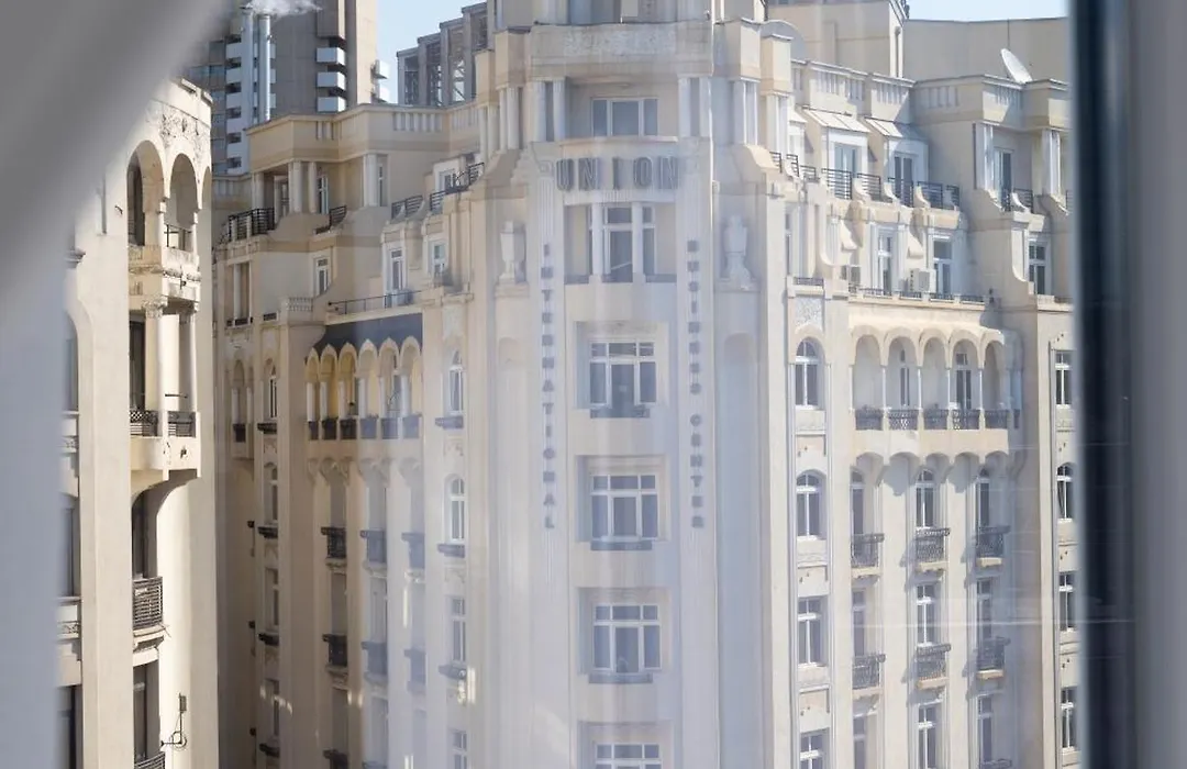 Art Deco Vibes-1