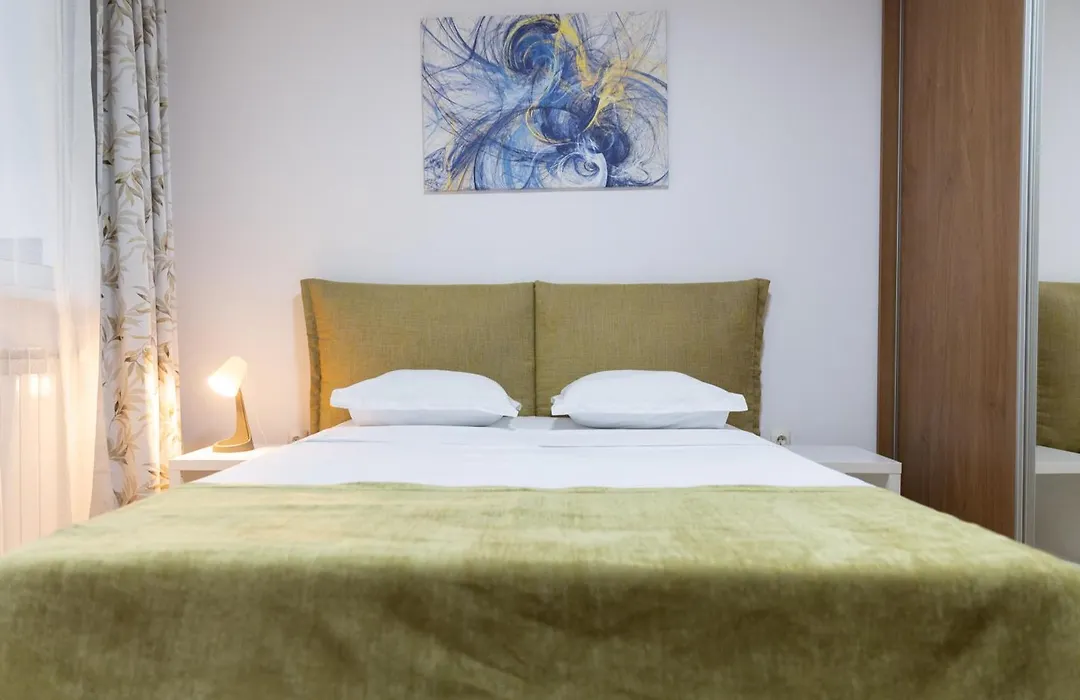 Old Town Central Oasis - Secured Parking Nearby - Self Check In - Metro Station At 1Min-1