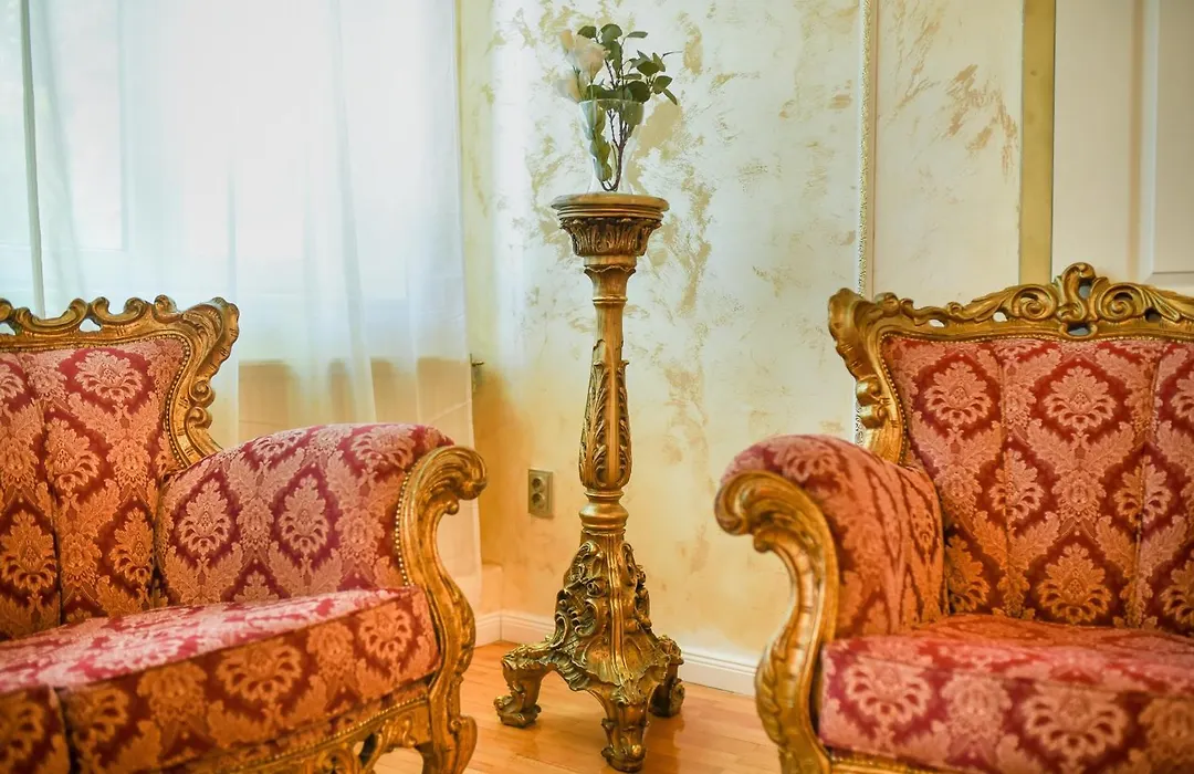 Centrally Located 2Br Apartment With Balcony & Unique Design-1