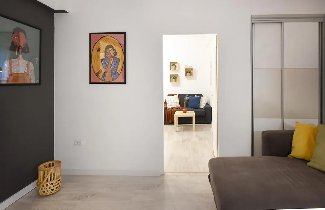 Cozy 2-Bedroom Retreat In The Heart Of History-1
