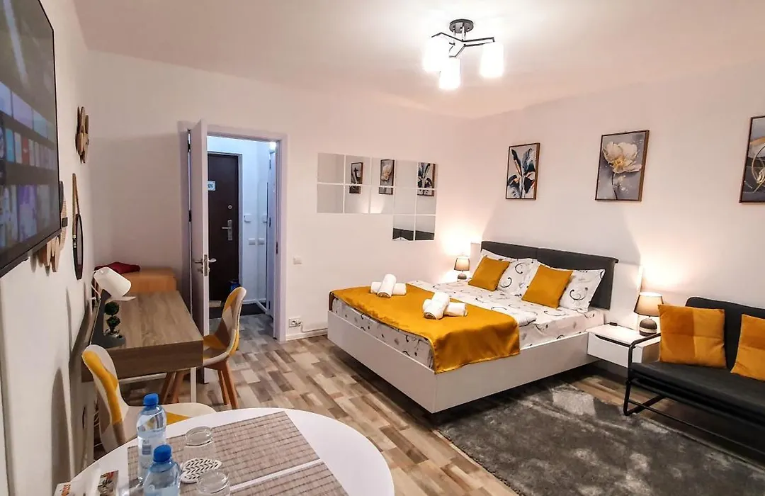 The Yellow King - Luxurious Apartment-1