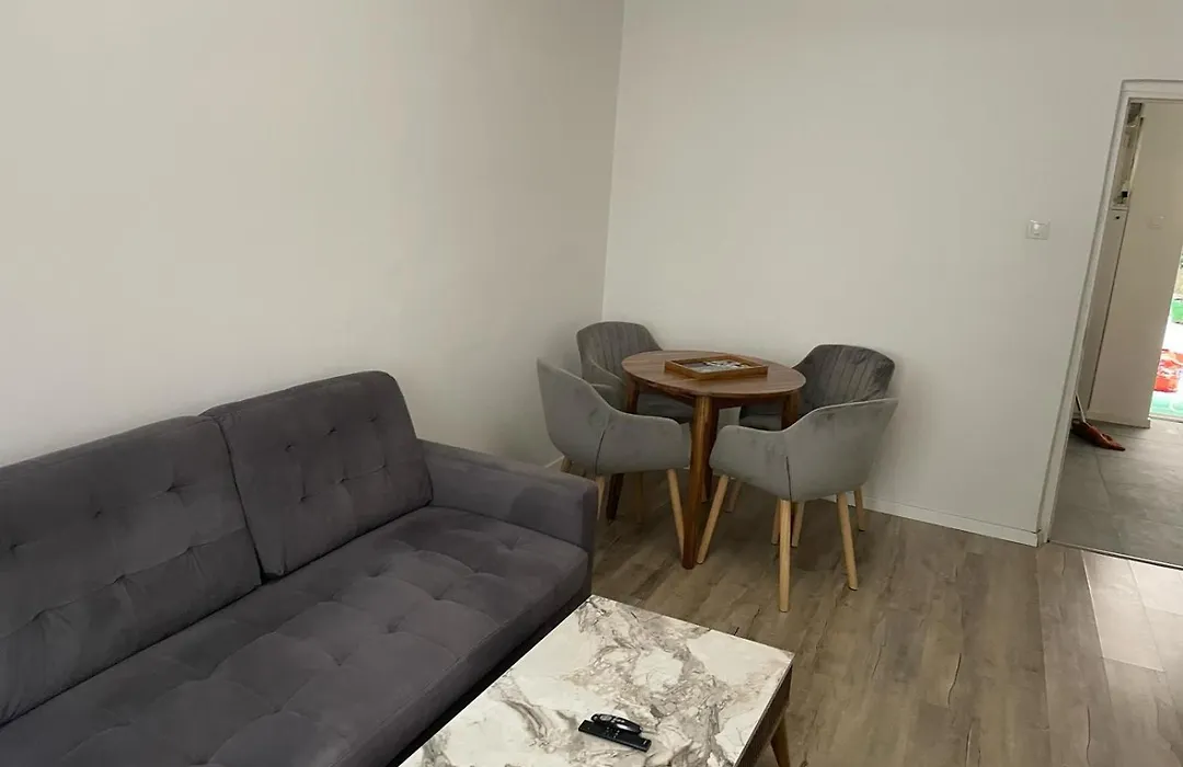 Center 1 Bdrm Apt With Terrace-1
