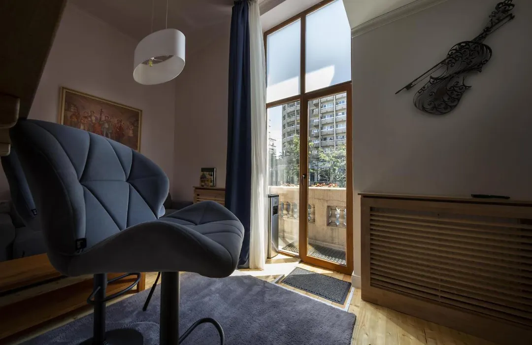 Athenaeum Spacious& Cozy 1Br Prime Location W Balcony-1