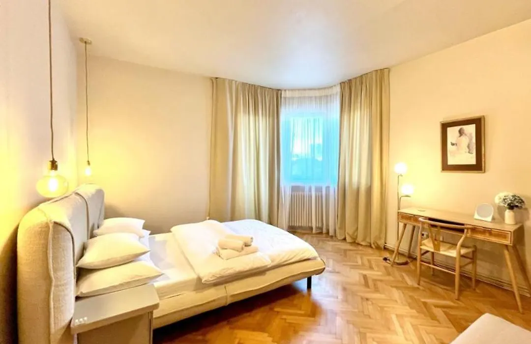 City Center Unirii Square Private Rooms With City View - Shared Amenities-1