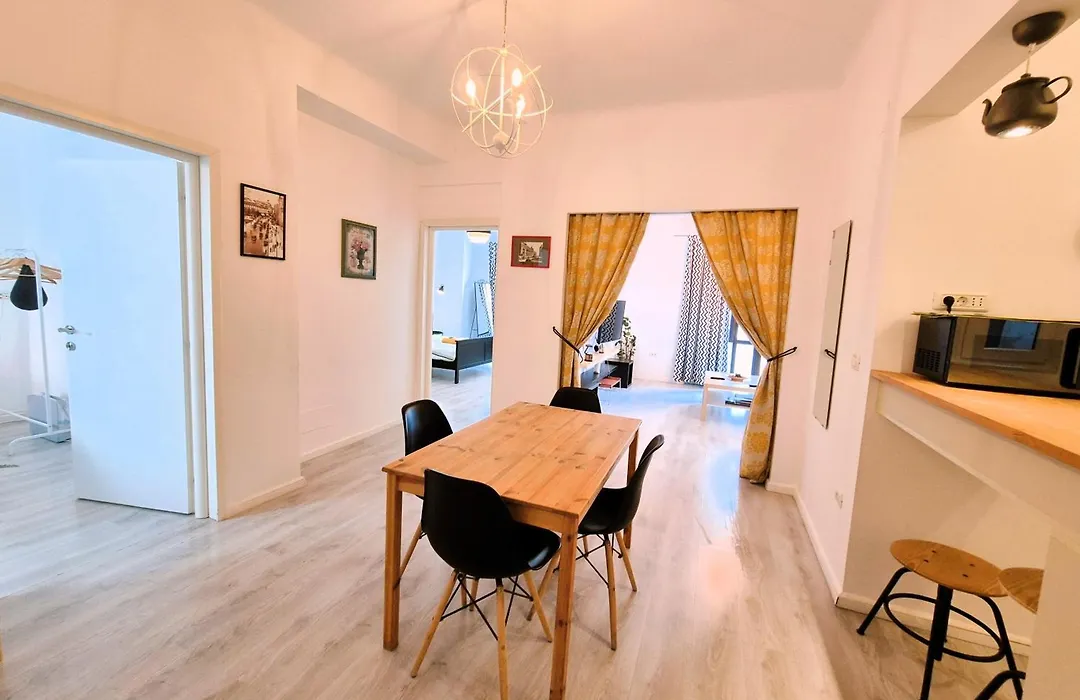 Downtown Spacious Retreat-1