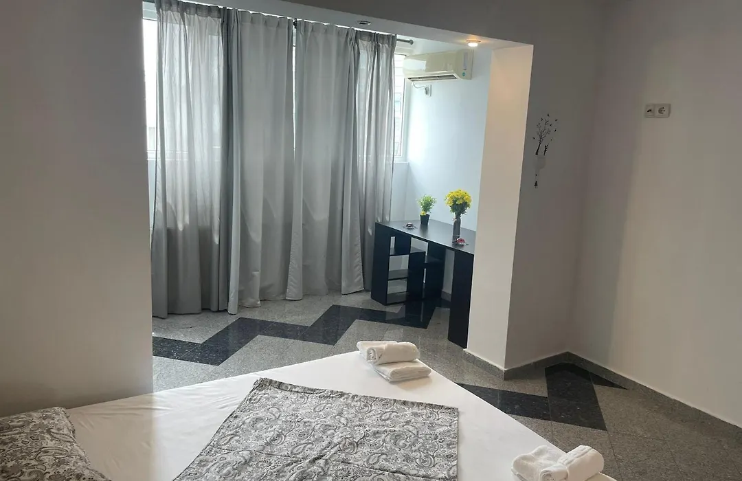nice 1 bdrm apartment in center-1