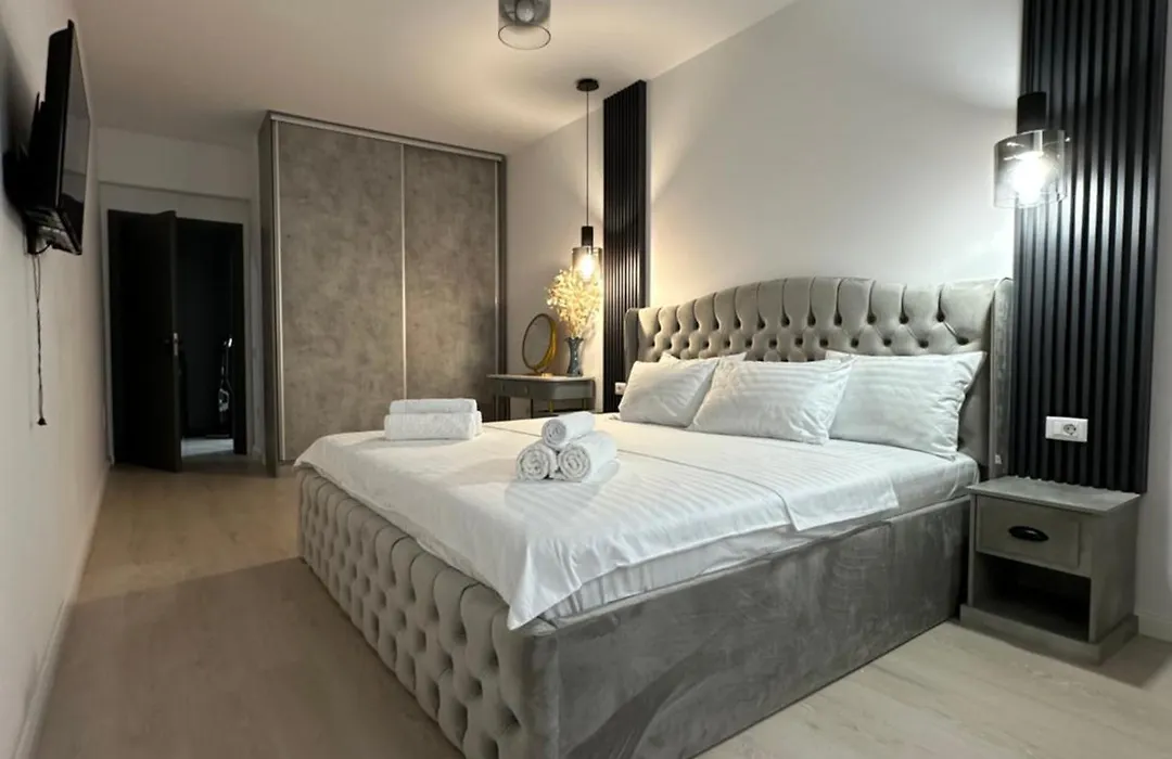 Modern 2Br Apartment, Free Parking, Near City Center & Metro-1