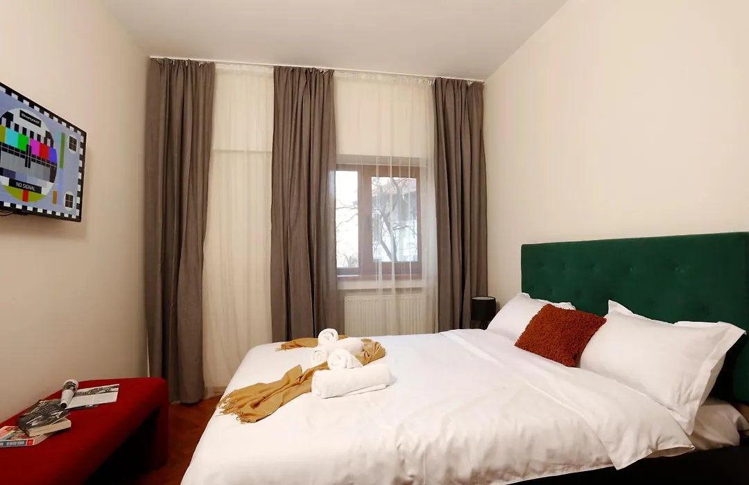 Cozy & Roomy -3Bdr Near Old Town - Chill & Relax-1