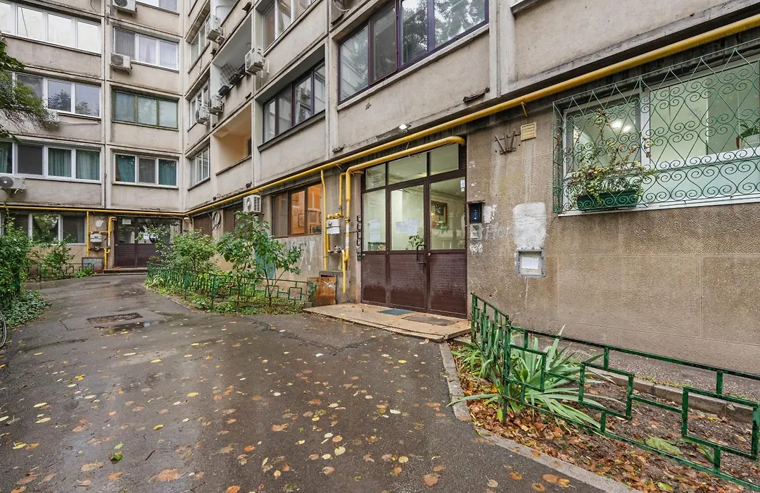 Stylish Monochrome 1Br Apartment In Central Bucharest-1
