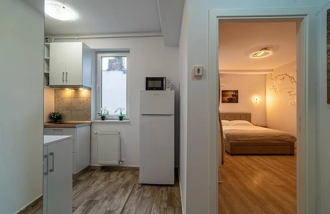Stylish Studio Near Parliament Palace & Cathedral - By Happy Guest-1