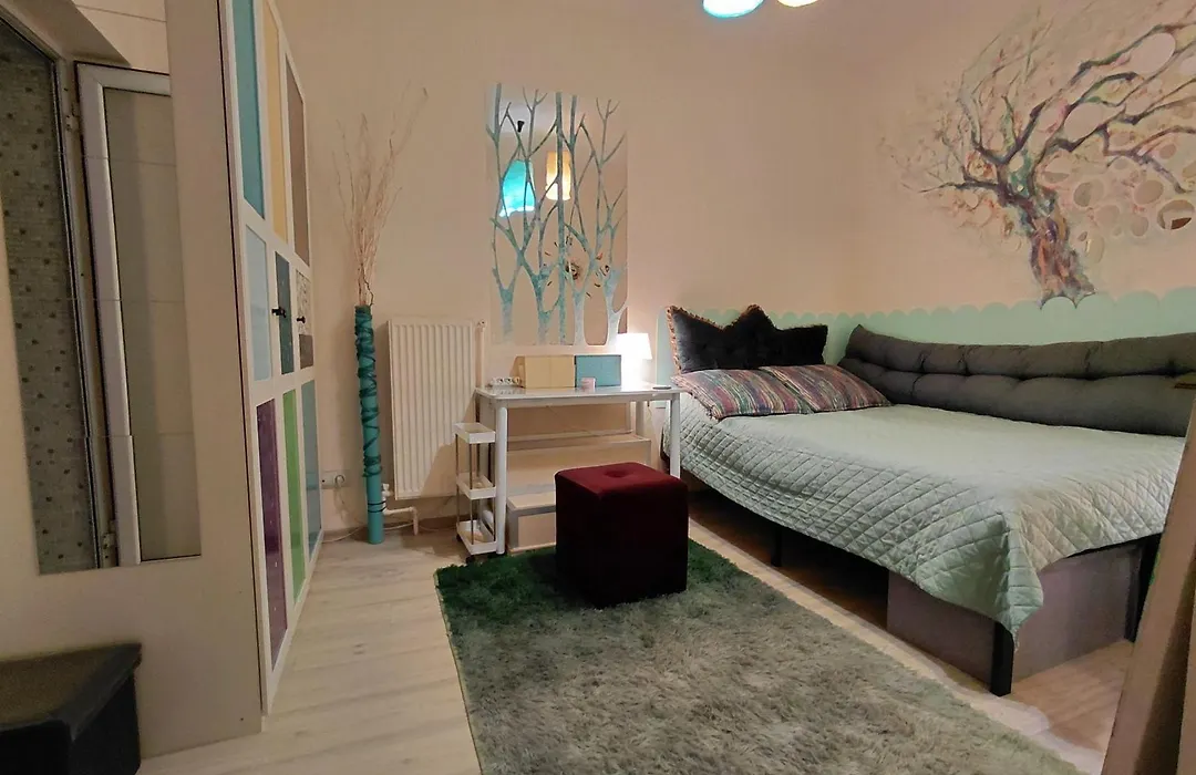 Artsy, Fully Equipped House, 2 Bedrooms, 2 Tvs, Free Parking, All To Yourself!-1