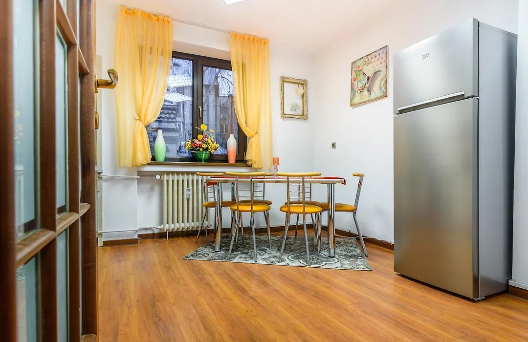 Bucharest Pedestrian Old Town 3 Bedrooms By Orchid Garden-1