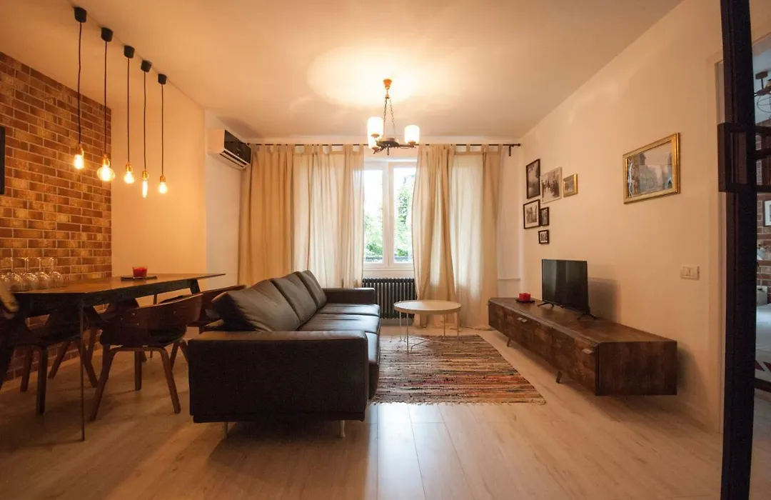 Retro Midtown Apartment-1