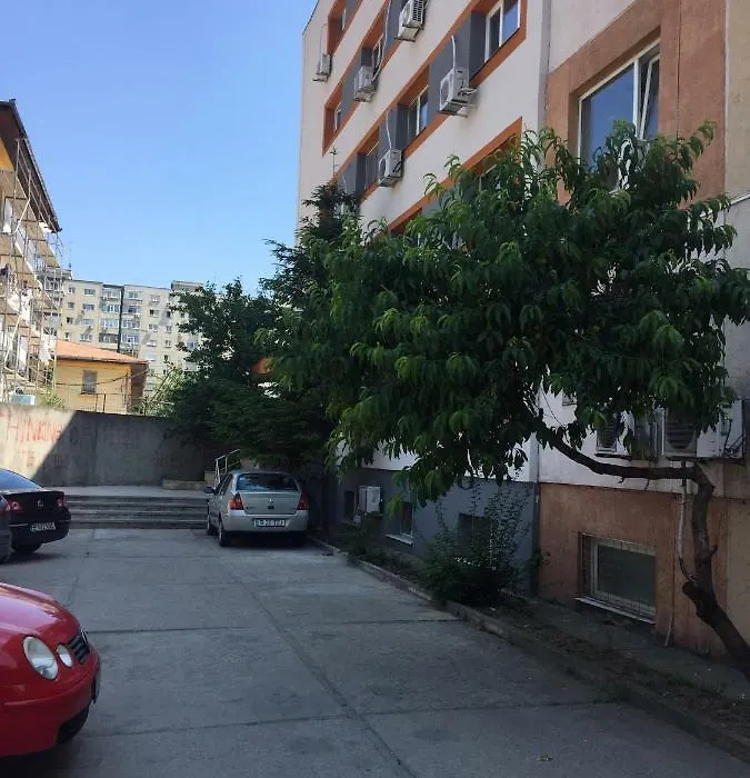 Kenzia Prive-1