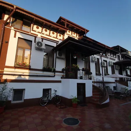 Joe Hostel-2