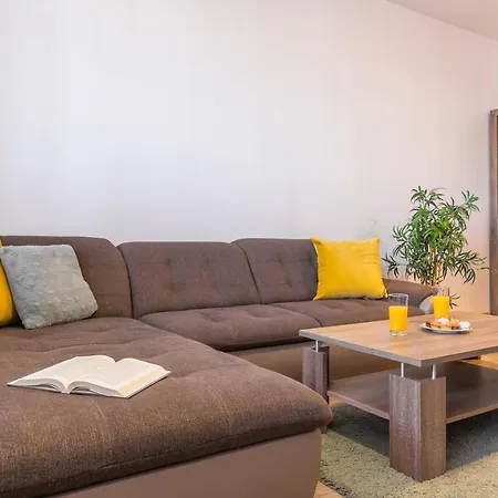 Lovely Apartment With City View-2