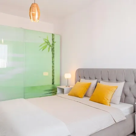 Lovely Apartment With City View-3