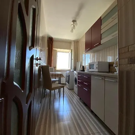 Les Garcons I Adi - Spacious View Studio Near Metro-2