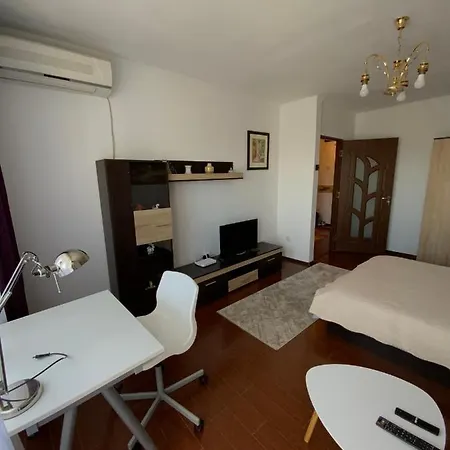 Les Garcons I Adi - Spacious View Studio Near Metro-3