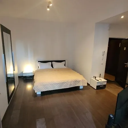 Anastasia Apt 28 A-3