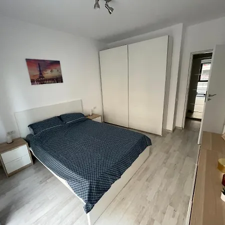 Plaza Luxury Apartment Near Presidential Palace-3