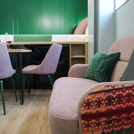Green Sunnyside Studio - Central Location-3