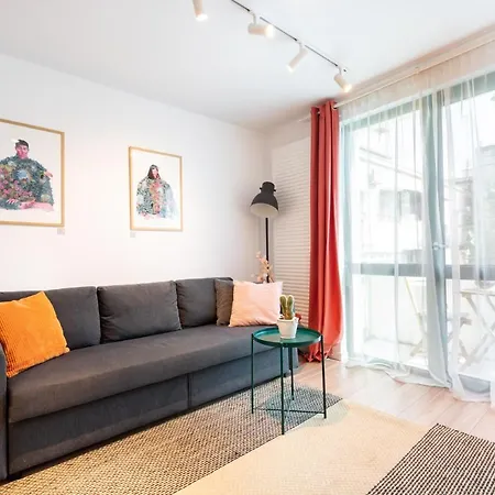 Spacious 2 Bdr Flat In The Old Town-2