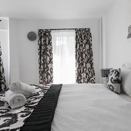 Lion's Unirii Apartment-2