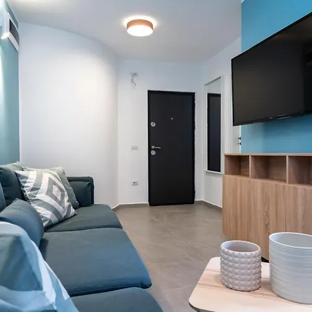 Sapphire Apartment In The Center Of Bucharest-3