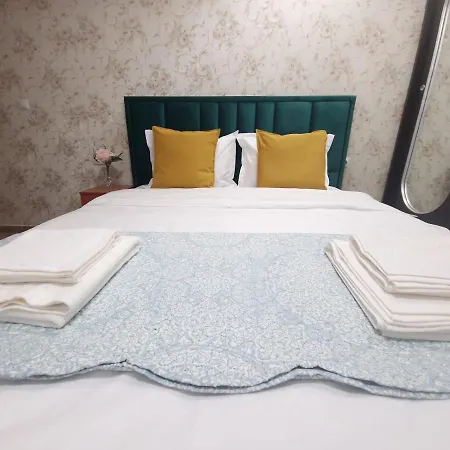 Laroka House Beautiful Apartment Universitate Center-3