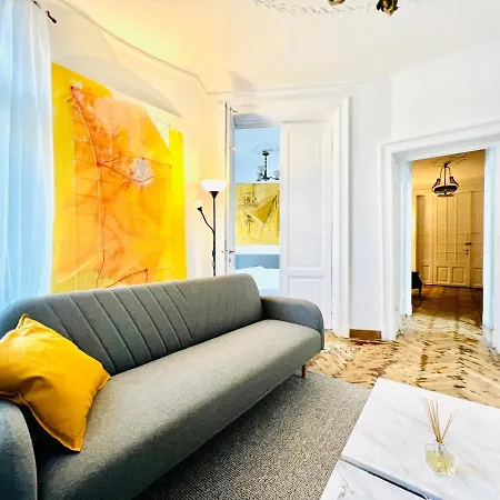 Sada Art Gallery Apartment-2