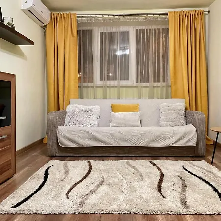 Cozy And Clean Apartment, Near National Arena-2