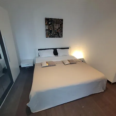 Anastasia Apt 28 A-2