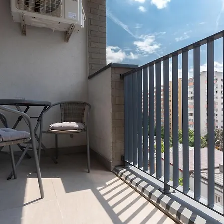 Eva - Bright Apt With Balcony Near Veranda Mall-3