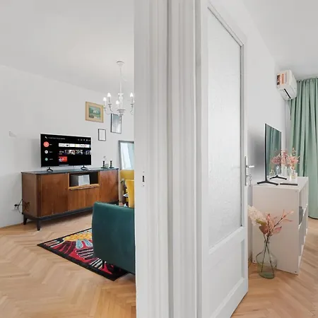 1Bdr Apartment Perla 225-3