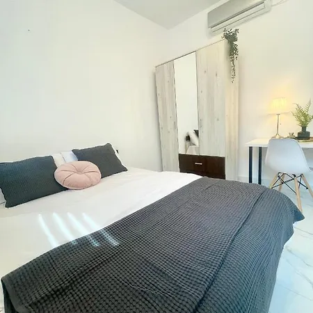 Cozy Central Small Studio Near Park-3