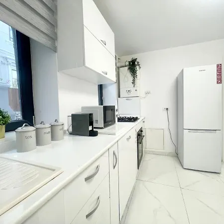 Apollo 1 Apartment-3