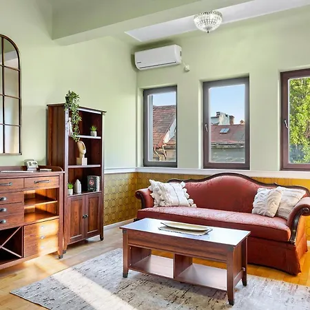 City Heart Retreat Elegant Apartment-3